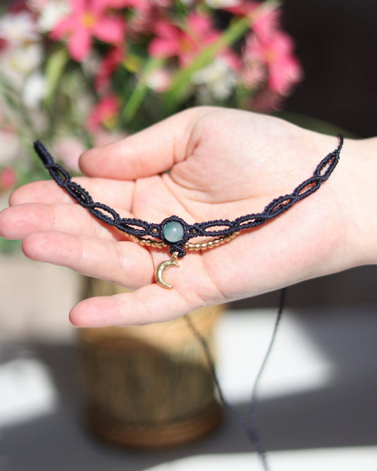 Mondfee Makramee Choker – handgemachter Mond Schmuck