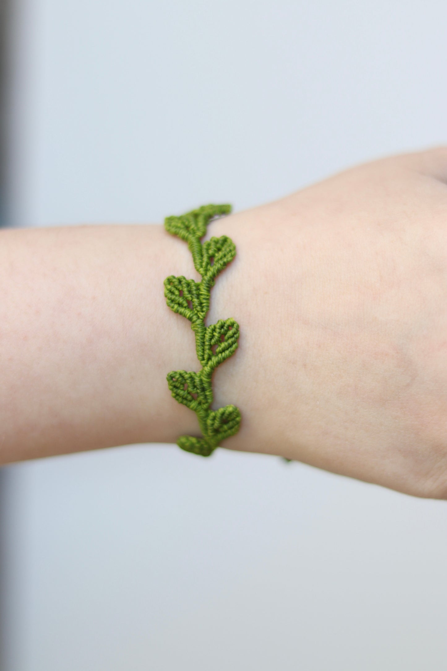 Blätterranken Makramee Armband – handgemachter Natur Schmuck