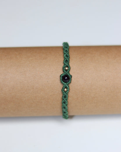 Grünes Makramee Armband mit Amethyst – handgemachter Schmuck